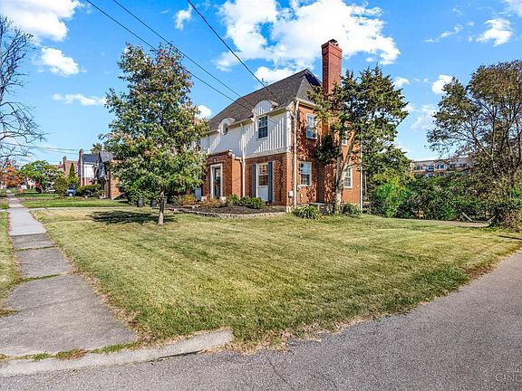 5th image of 6826 Elwynne Dr