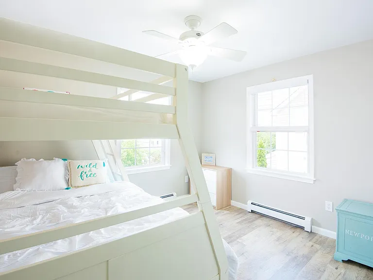 663 Aquidneck Ave — Photo 17