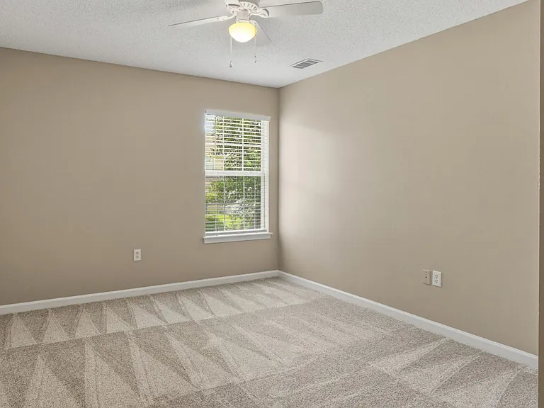 1014 Towne Park Dr — Photo 15