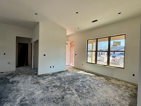 5th image of 27 Berkshire Dr