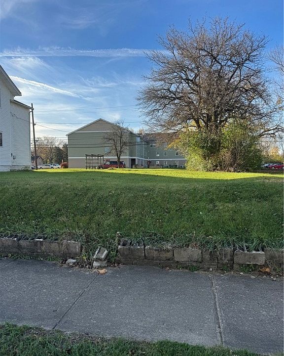 2nd image of 417 W Johnny Lytle Ave