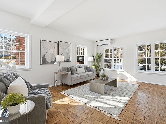 3rd image of 3608 Greenway Pl