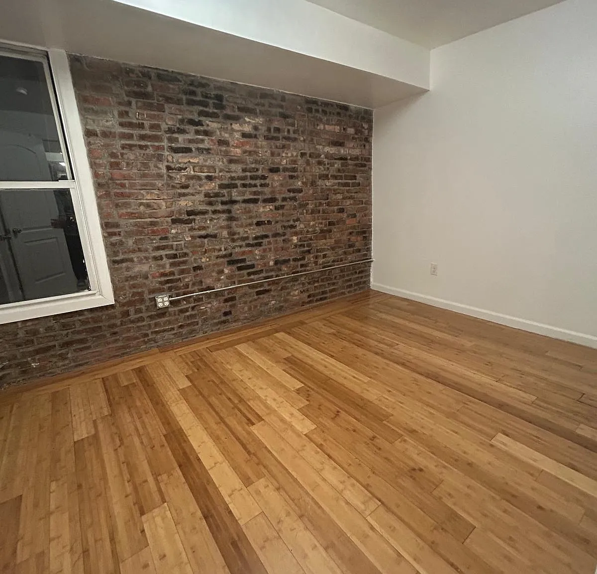 164 University Ave — Photo 1