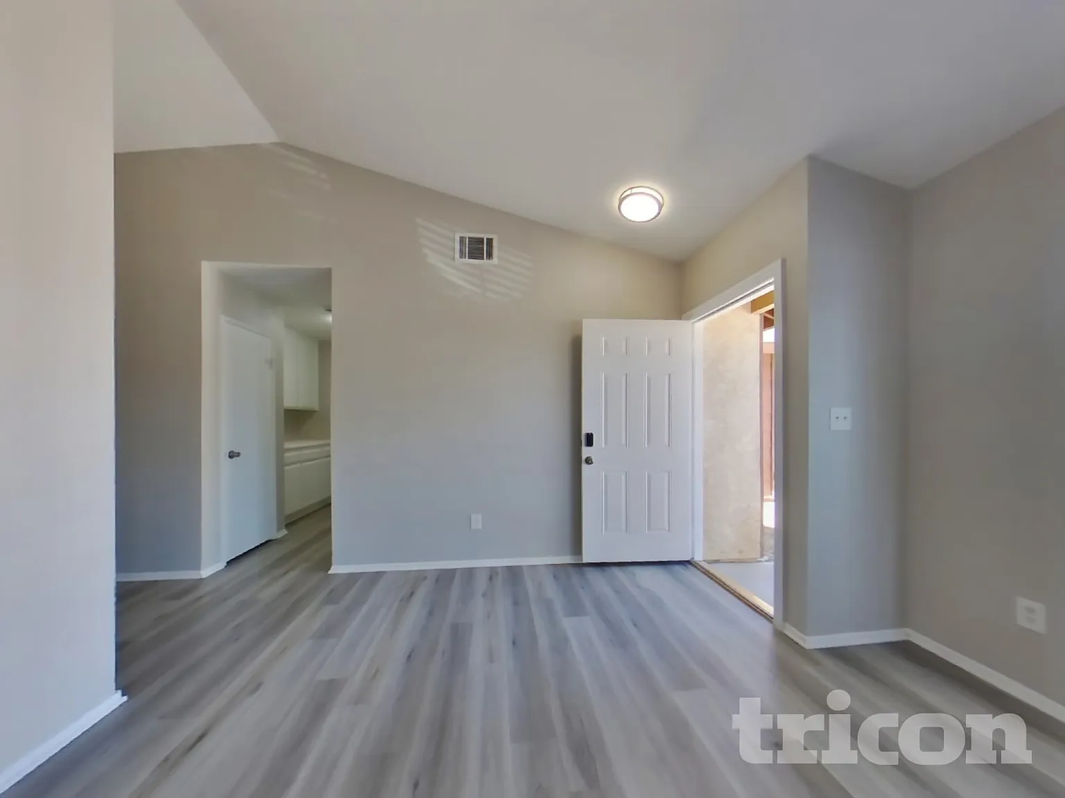 532 E Avenue J9 Lancaster CA — Photo 2