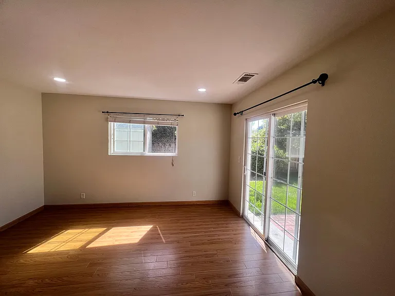 34833 Warwick Ct — Photo 24