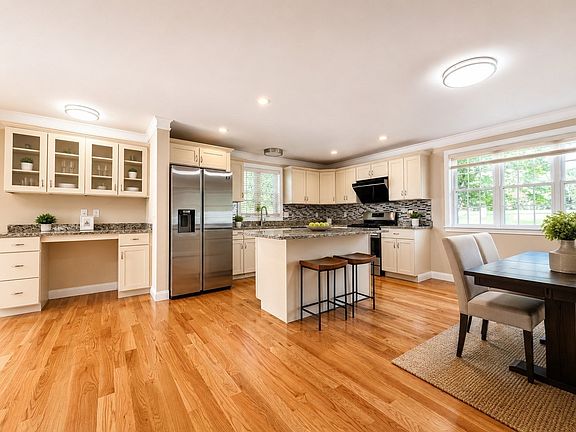 5th image of 36 Woodside Ave
