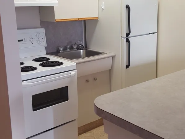 Parkwood Square, 170 Watt St, Winnipeg, MB R2L 2B5