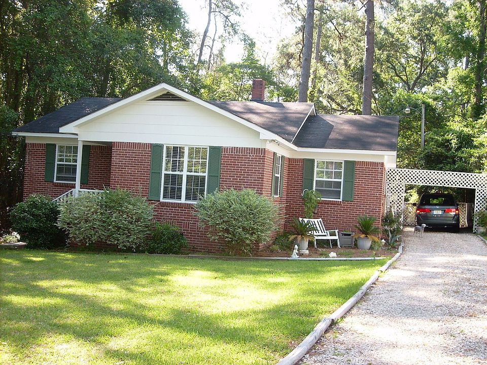 2-3 bdrm brick home; great n