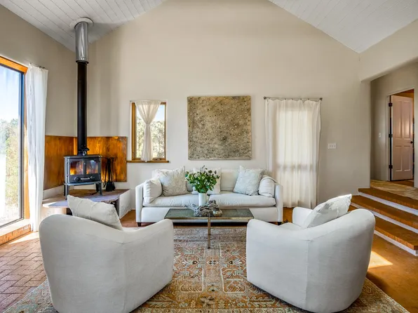 73 Los Hornos Rd, Lamy, NM 87540