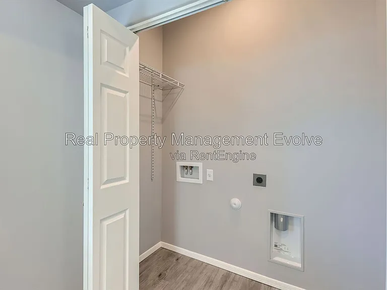 7010 N 80th Ave #3 — Photo 18