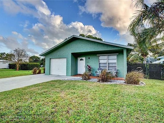 Home For Sale In Country Club Acres