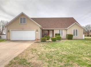 1102 Cedar Crest Dr, Pittsburg, KS 66762