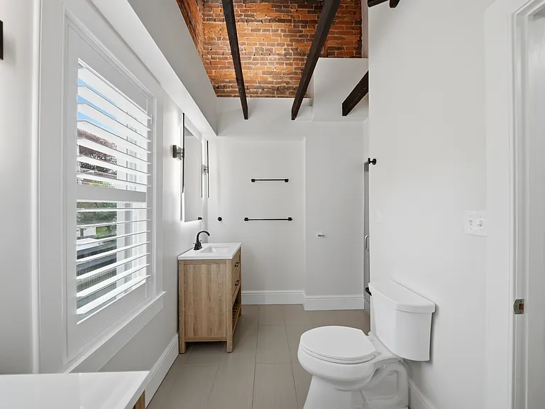 357 Lehigh Ave — Photo 15