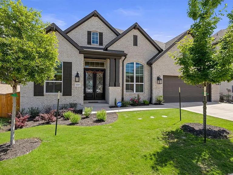 1220 Calendula Trl — Photo 1