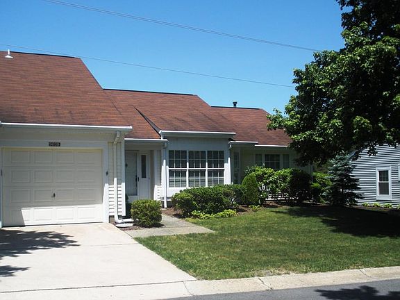 2nd image of 903B Stratford Ct