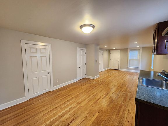 4th image of 1744 W Beach Ave #Ch1