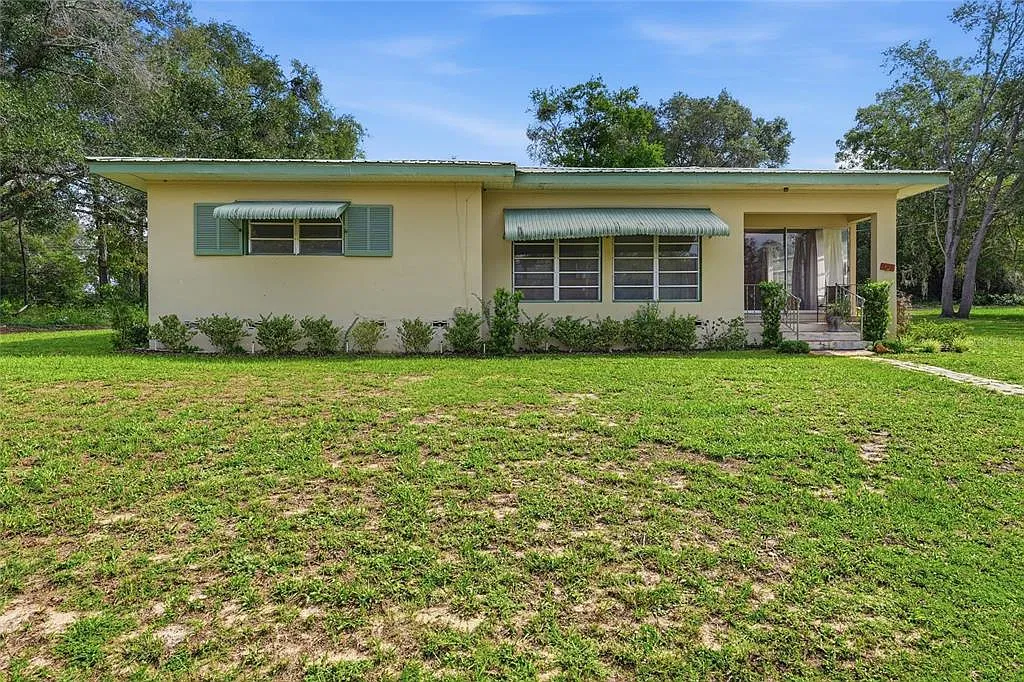 3 bed, 1.5 bath, 1500 sqft, $1,750 — Photo 1