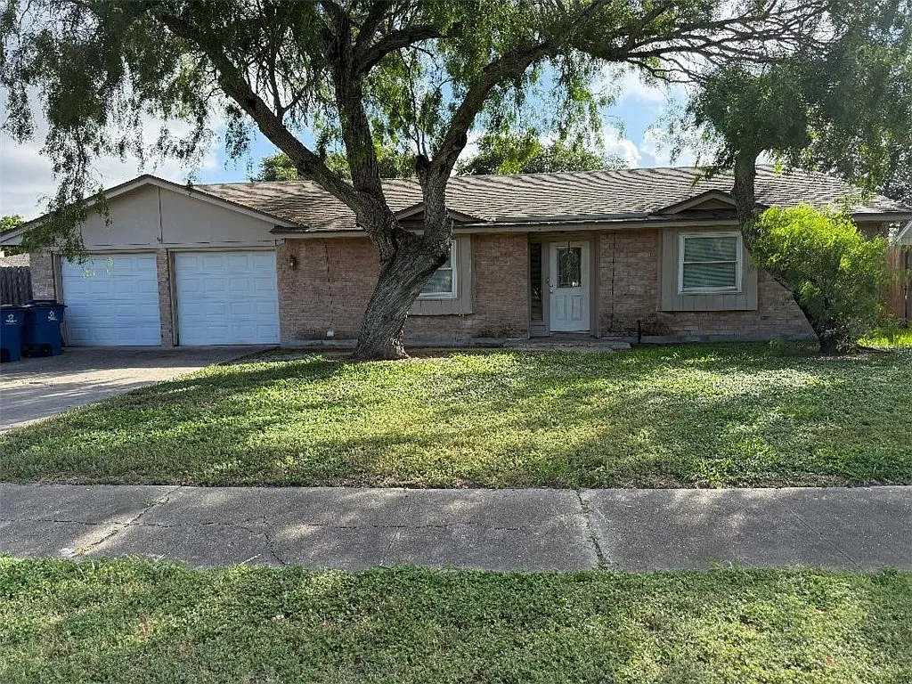 3 bed, 2.0 bath, 1599 sqft, $1,975 — Photo 2
