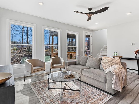 3rd image of 645 Canterbury Rd