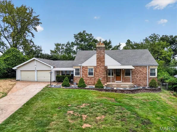 9929 Berwick Dr, Saint Louis, MO 63123