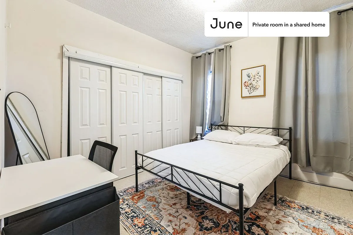 Queen bedroom in 5 bed/1.5 bath home in Harvard Square (Cambridge) #1809 B — Photo 1