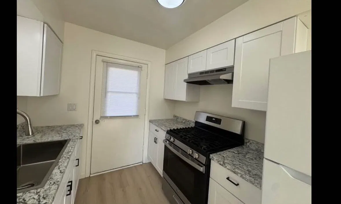 2 bed, 900 sqft, $995 — Photo 3