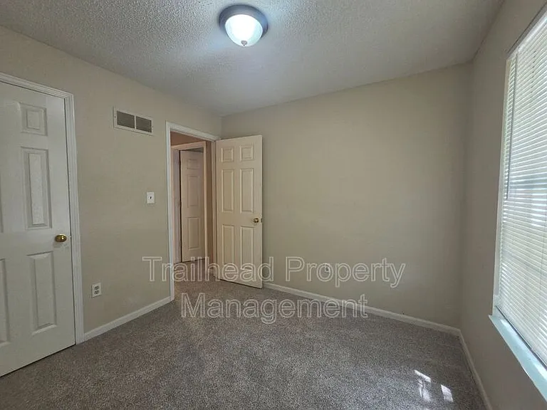 607 SE Steeple Ln — Photo 18