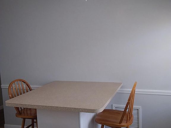 Eat-in kitchen