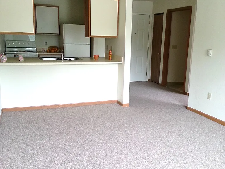 Meridian Stratford Place Senior 55+ Apartments — Photo 8