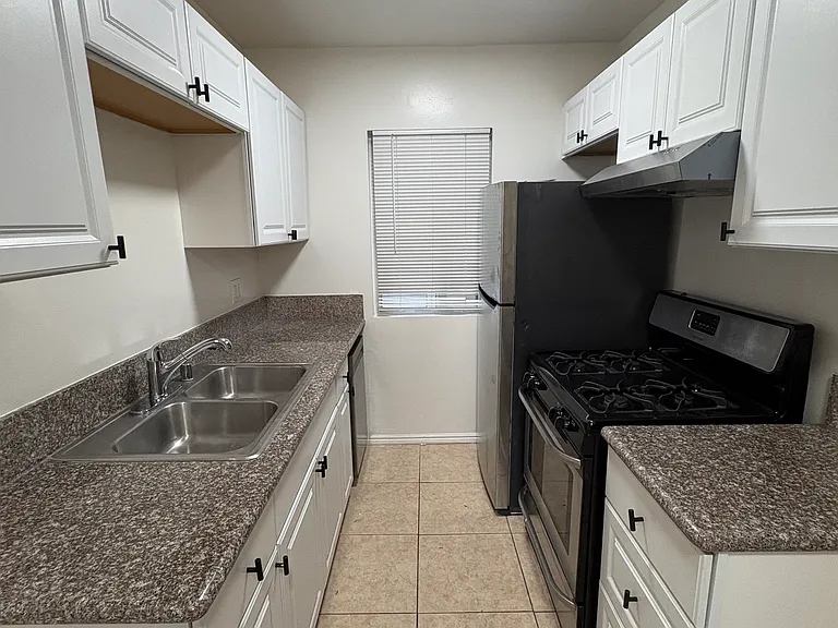 2611 Ocean Ave #5 — Photo 15