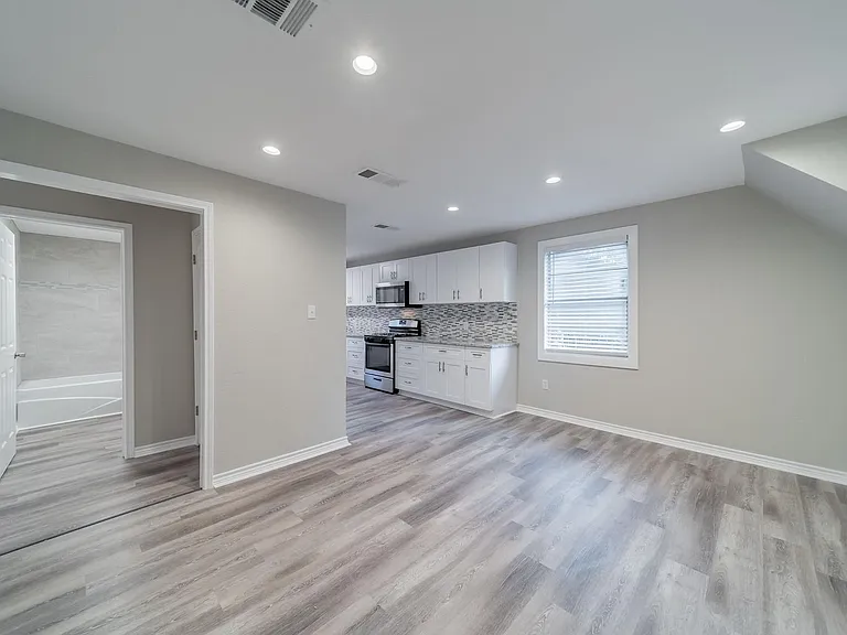 5739 Skylane Dr — Photo 16