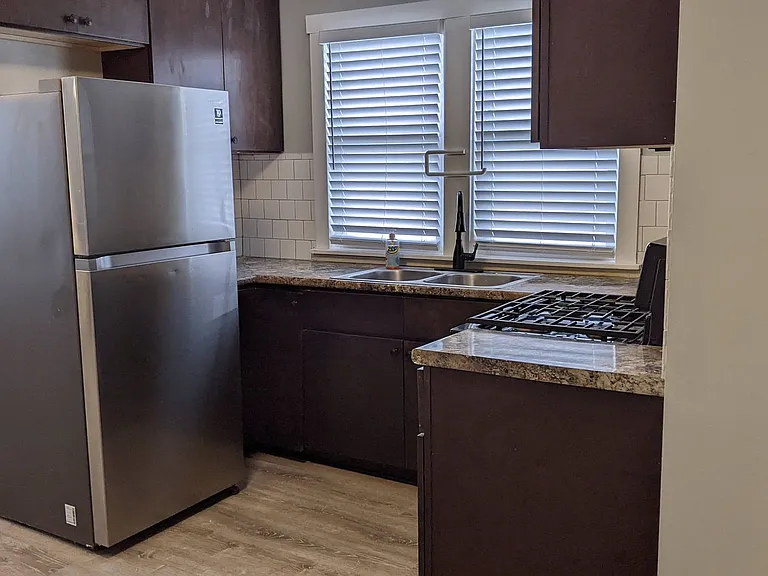 2507 N Lotus Ave — Photo 3