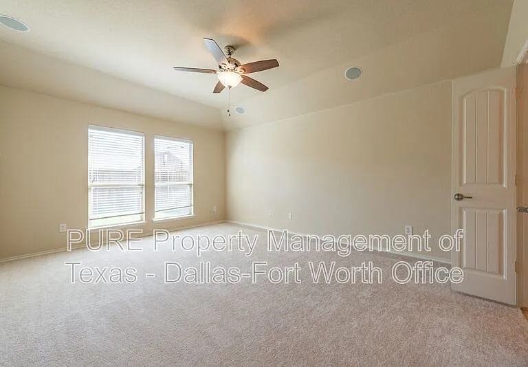 1012 Lake Hollow Dr — Photo 14