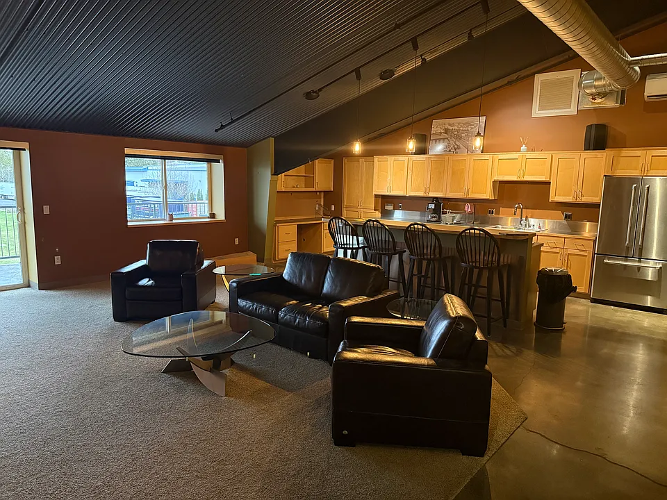 Living Room/Kitchen