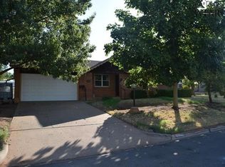 1004 Lincoln Dr, Iowa Park, TX 76367
