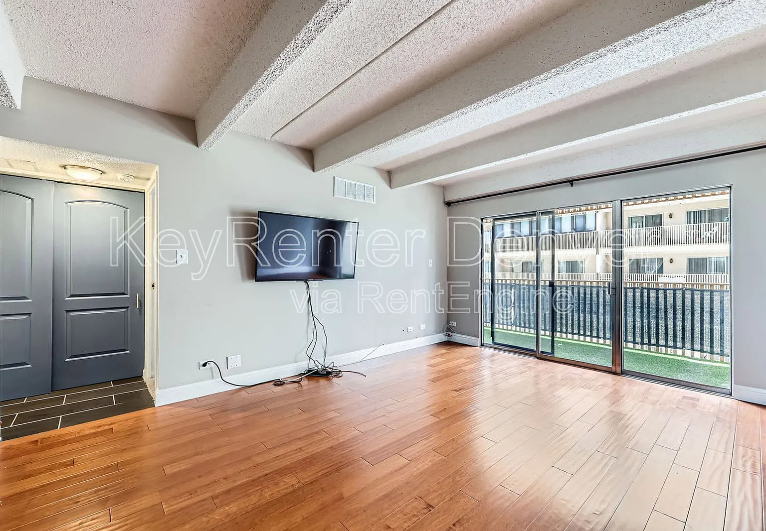 1 bed, 1.0 bath, 735 sqft, $1,100 — Photo 3