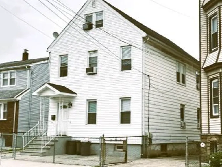 196 Devon St #1 — Photo 1