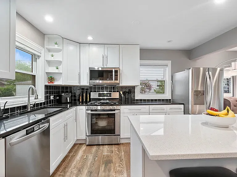 7027 Foster St — Photo 3