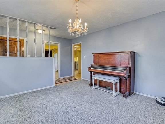 4th image of 1100 SW 67th Pl