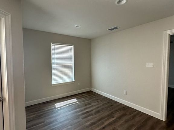 5th image of 1613 Sweetwater Ln