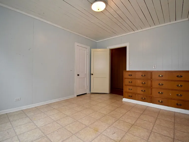 708 Tech Dr — Photo 35