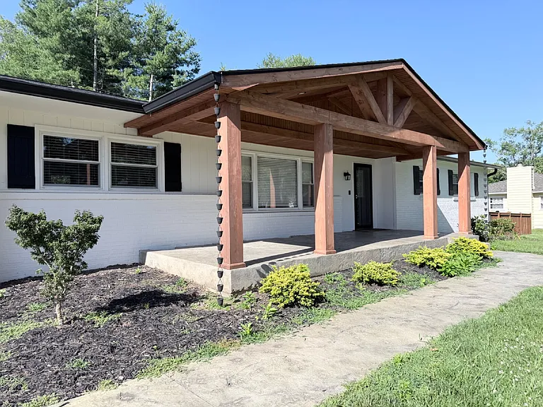 18 Carjen Ave — Photo 8