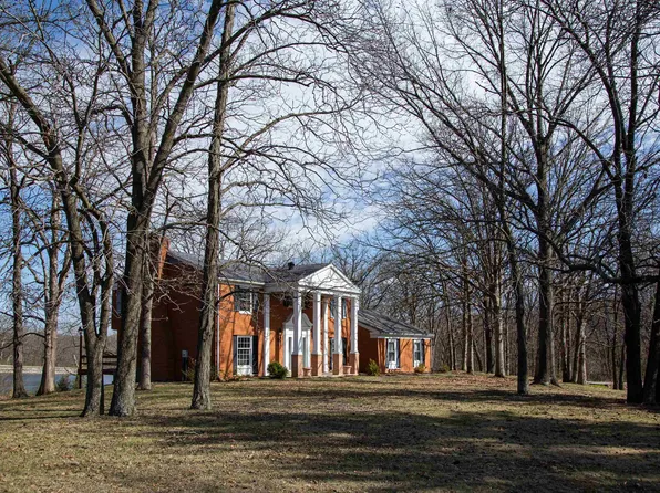 18705 Country Club Ln, Carlinville, IL 62626