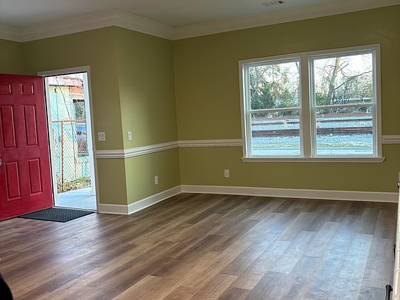 4th image of 1316 Comer St