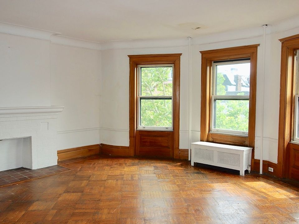 1st image of 27 Montgomery Pl #4