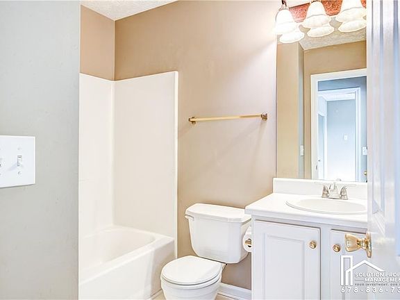 3rd image of 709 Bedford Ct