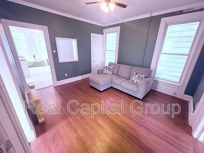 3 bed, 1.0 bath, $2,495 — Photo 2