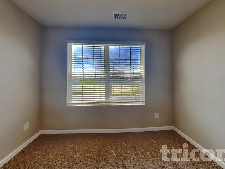 260 Chedworth Dr — Photo 12