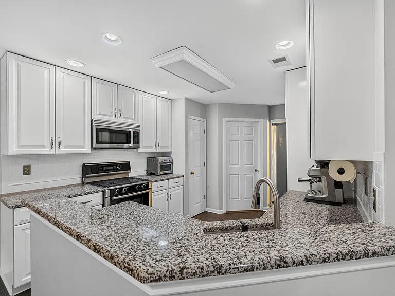8 Sycamore Ln — Photo 19