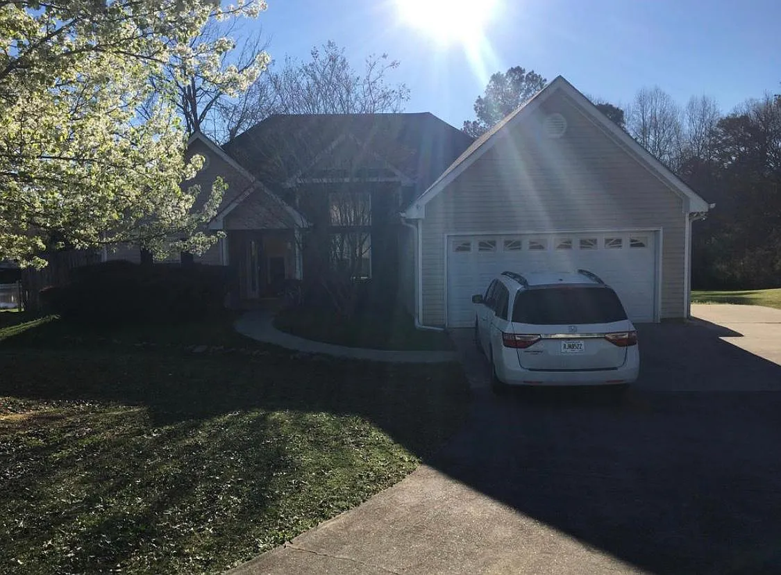 423 Vista Way — Photo 3
